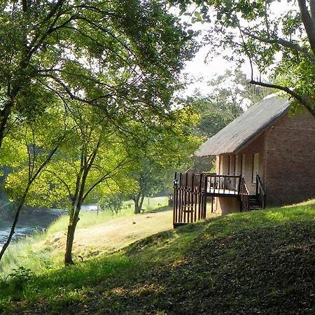 Kwambali Riverside Lodge Хейзивью Номер фото