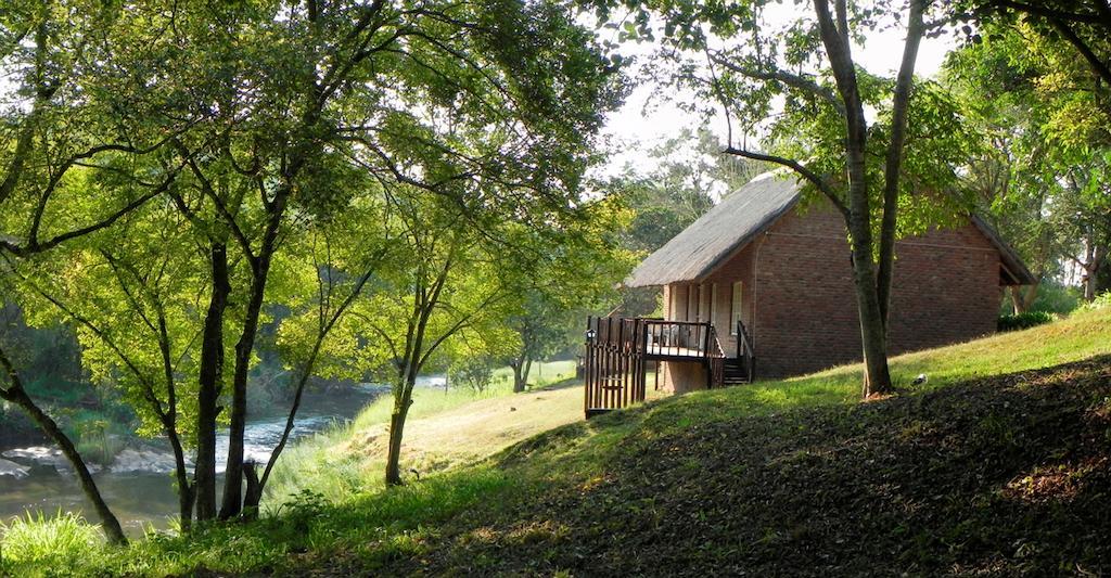 Kwambali Riverside Lodge Хейзивью Номер фото