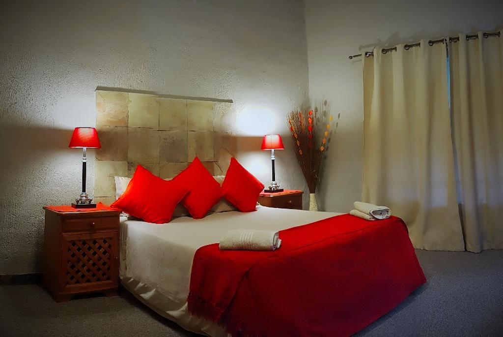 Kwambali Riverside Lodge Хейзивью Экстерьер фото